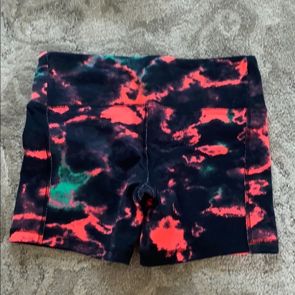 Alo Yoga spandex shorts - Picture 2 of 3